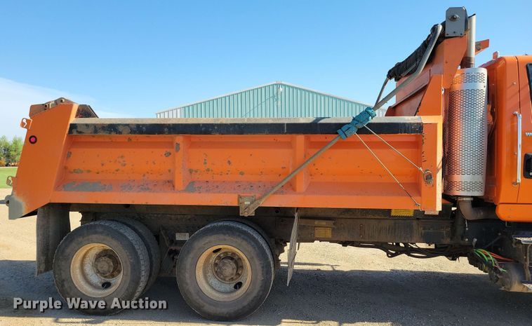 image for item DX6968 2010 International WorkStar 7600 dump truck