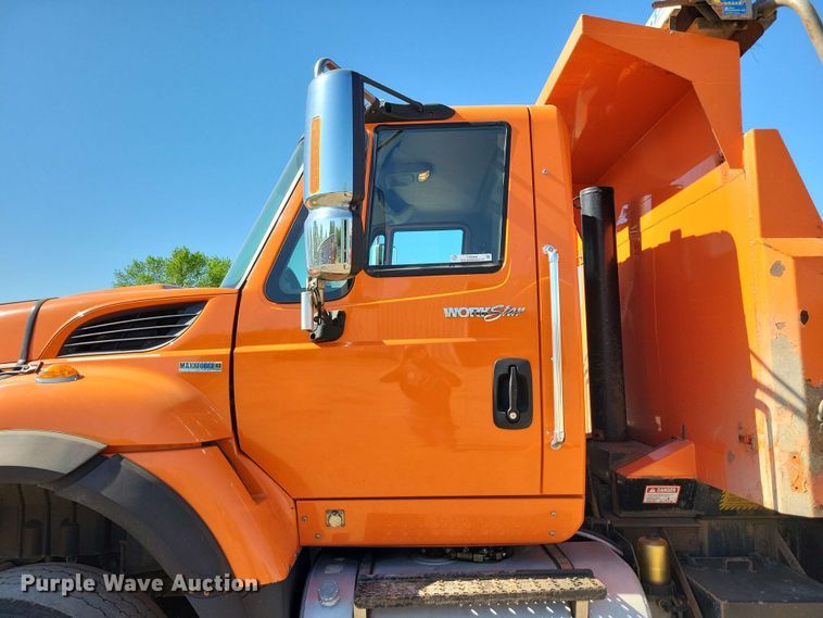 image for item DX6968 2010 International WorkStar 7600 dump truck