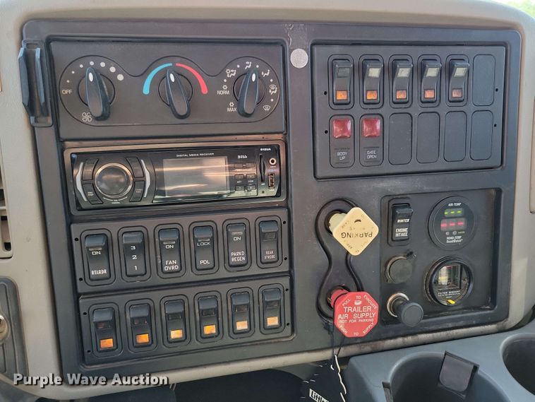 image for item DX6968 2010 International WorkStar 7600 dump truck