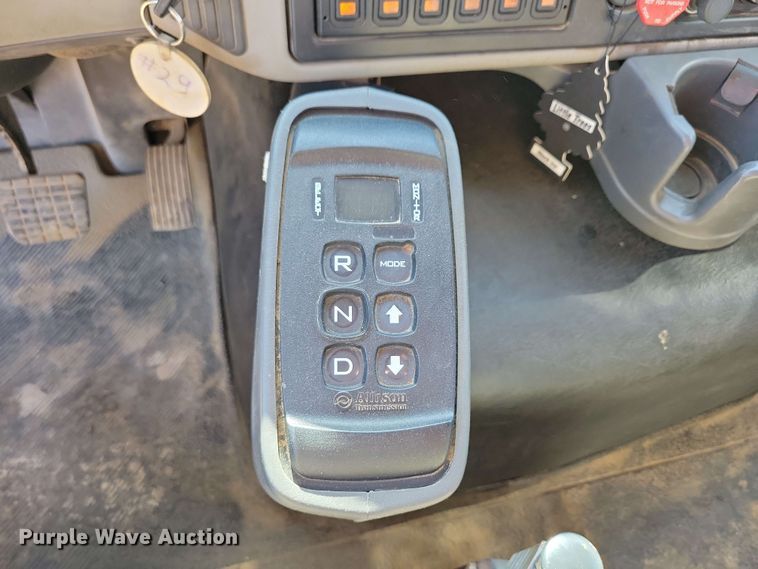 image for item DX6968 2010 International WorkStar 7600 dump truck