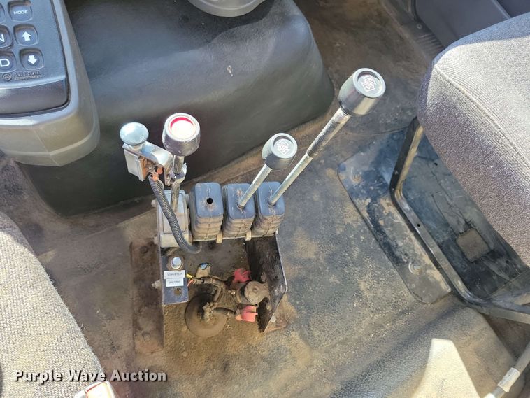 image for item DX6968 2010 International WorkStar 7600 dump truck