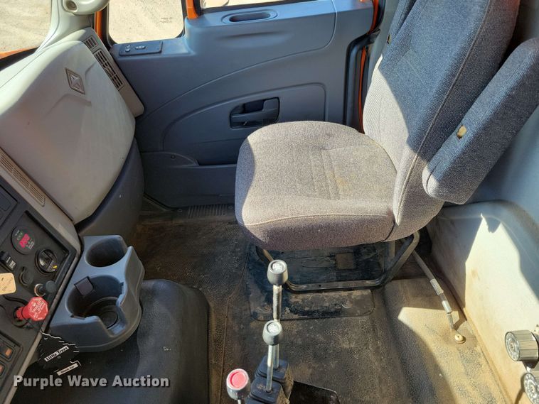 image for item DX6968 2010 International WorkStar 7600 dump truck