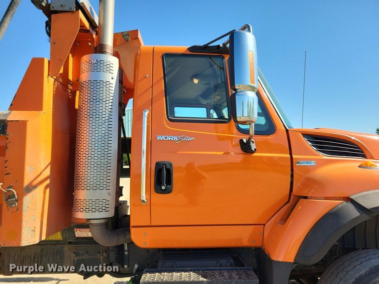 image for item DX6968 2010 International WorkStar 7600 dump truck