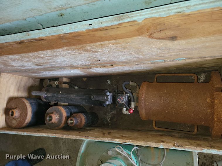 image for item DX6974 Hydra-Stop line tapping machine