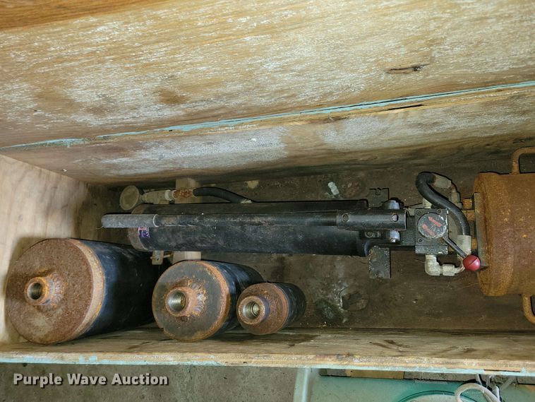 image for item DX6974 Hydra-Stop line tapping machine