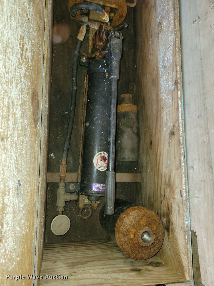 image for item DX6974 Hydra-Stop line tapping machine