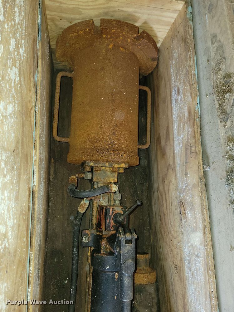 image for item DX6974 Hydra-Stop line tapping machine