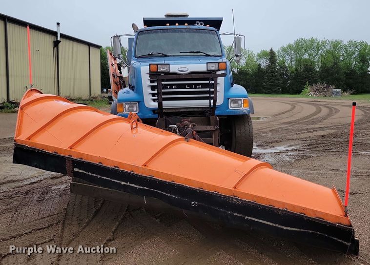 image for item DX6975 2002 Sterling LT9500 dump truck