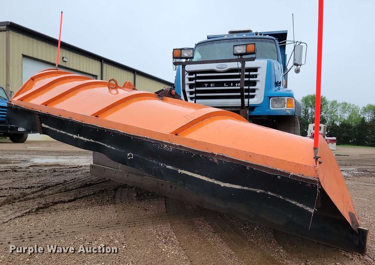 image for item DX6975 2002 Sterling LT9500 dump truck