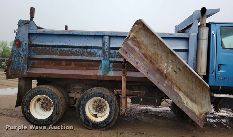 image for item DX6975 2002 Sterling LT9500 dump truck