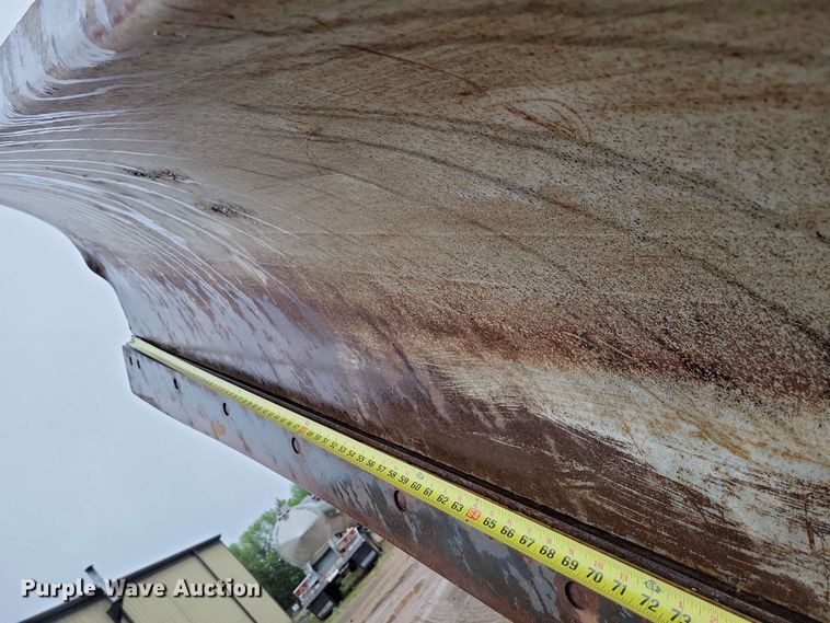 image for item DX6975 2002 Sterling LT9500 dump truck