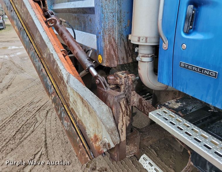 image for item DX6975 2002 Sterling LT9500 dump truck