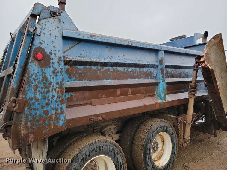 image for item DX6975 2002 Sterling LT9500 dump truck