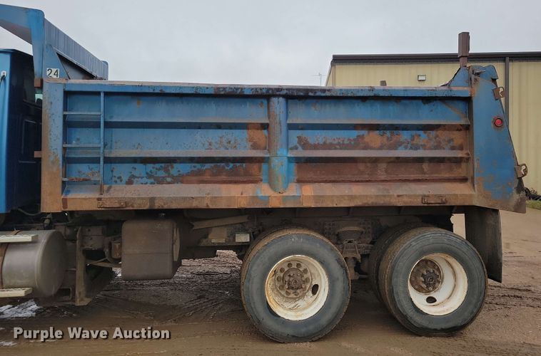 image for item DX6975 2002 Sterling LT9500 dump truck