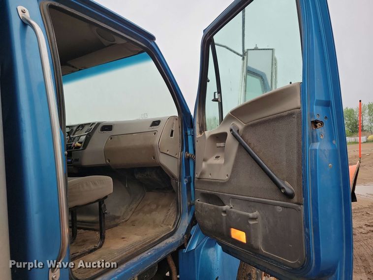 image for item DX6975 2002 Sterling LT9500 dump truck