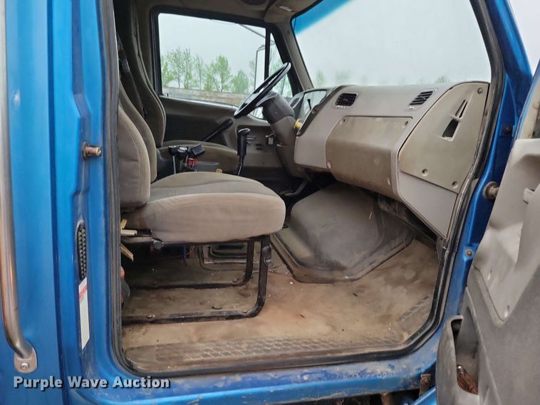 image for item DX6975 2002 Sterling LT9500 dump truck