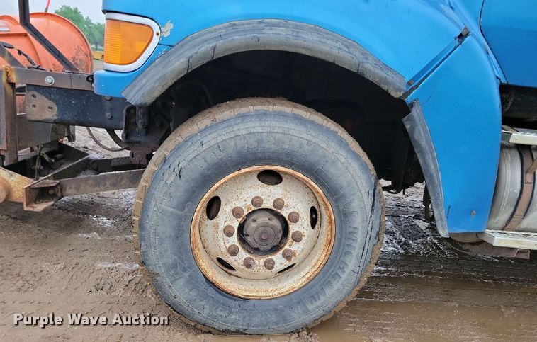 image for item DX6975 2002 Sterling LT9500 dump truck