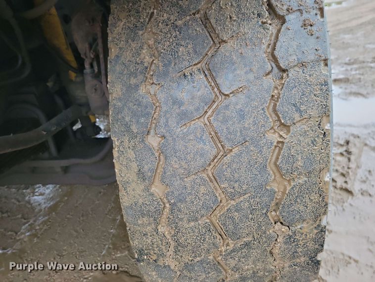 image for item DX6975 2002 Sterling LT9500 dump truck