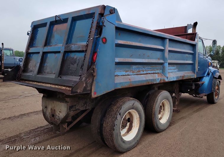 image for item DX6976 2000 Sterling LT9500 dump truck