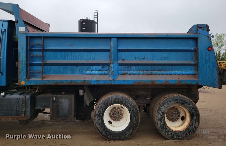 image for item DX6976 2000 Sterling LT9500 dump truck
