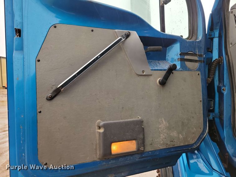 image for item DX6976 2000 Sterling LT9500 dump truck