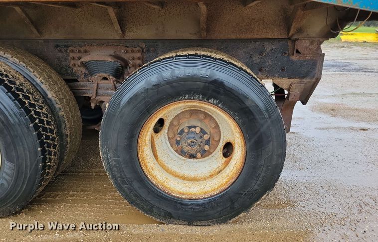 image for item DX6976 2000 Sterling LT9500 dump truck