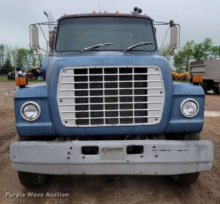 image for item DX6977 1989 Ford LT9000 dump truck