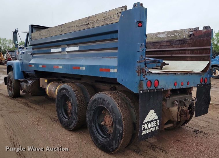 image for item DX6977 1989 Ford LT9000 dump truck