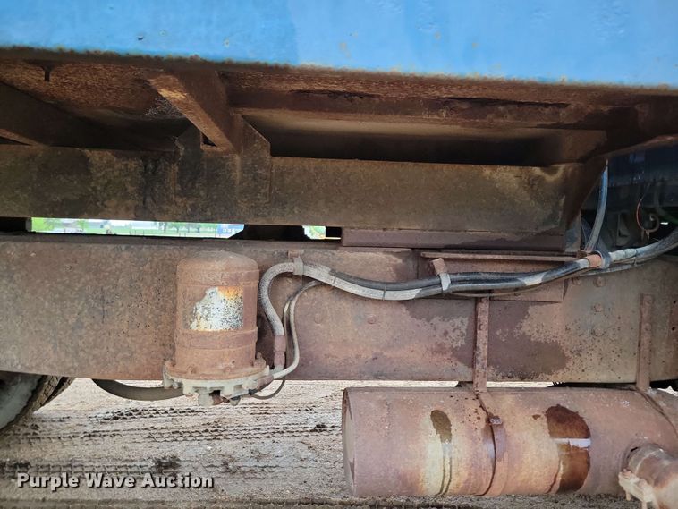 image for item DX6977 1989 Ford LT9000 dump truck