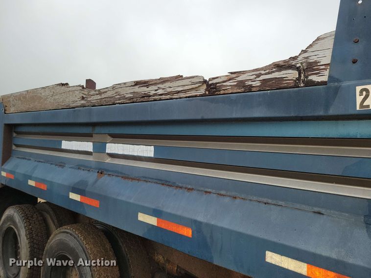image for item DX6977 1989 Ford LT9000 dump truck
