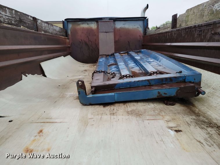 image for item DX6977 1989 Ford LT9000 dump truck