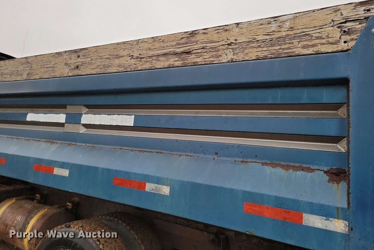 image for item DX6977 1989 Ford LT9000 dump truck