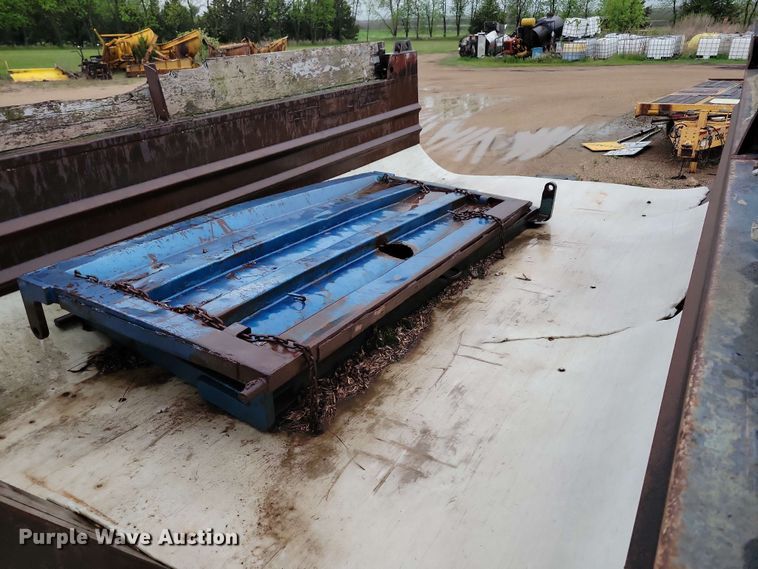 image for item DX6977 1989 Ford LT9000 dump truck