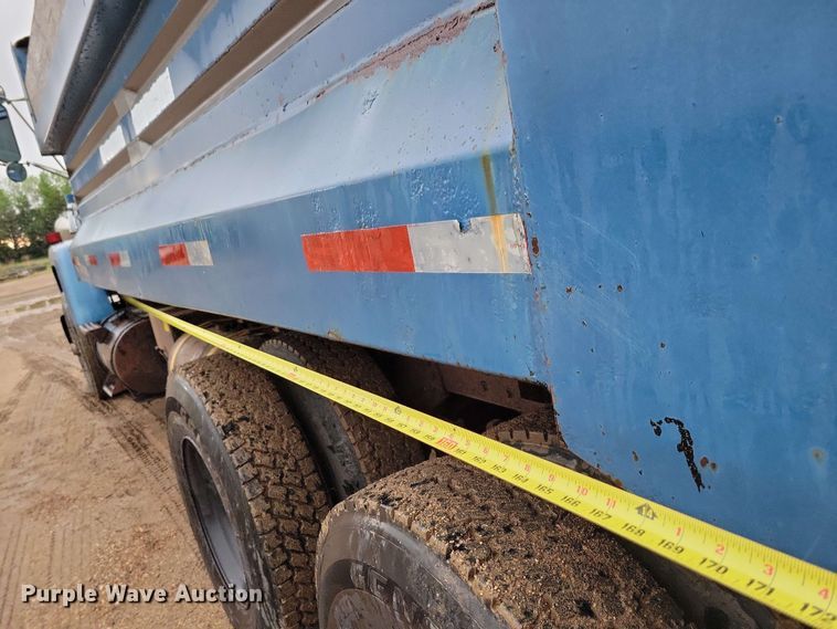 image for item DX6977 1989 Ford LT9000 dump truck