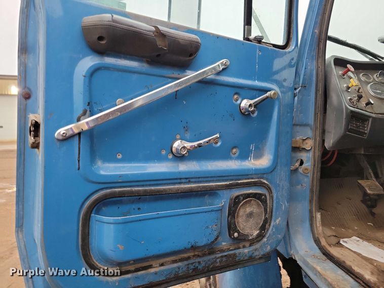 image for item DX6977 1989 Ford LT9000 dump truck