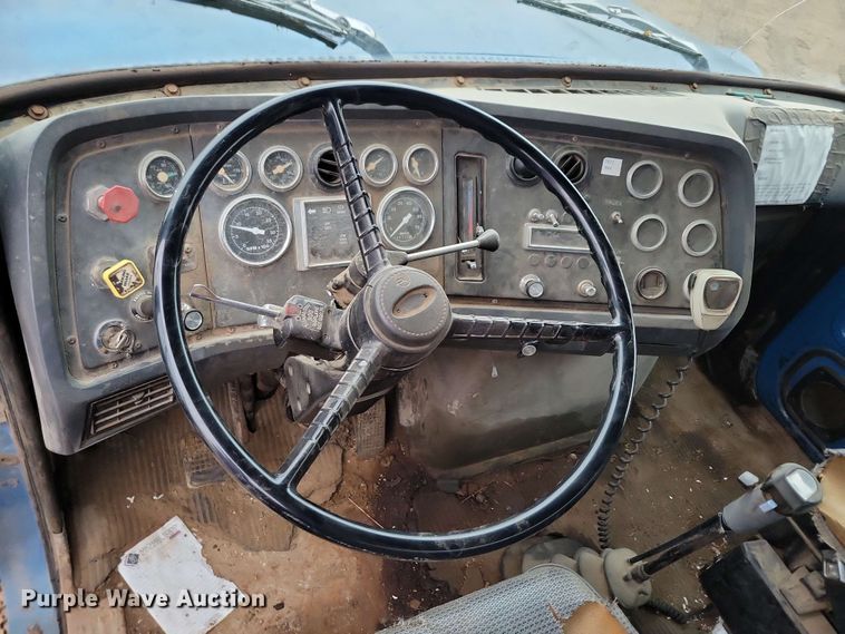 image for item DX6977 1989 Ford LT9000 dump truck