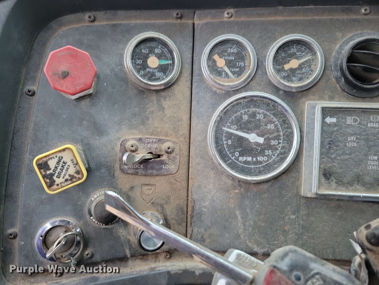 image for item DX6977 1989 Ford LT9000 dump truck