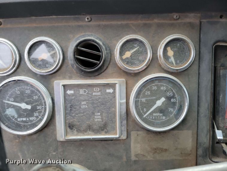 image for item DX6977 1989 Ford LT9000 dump truck