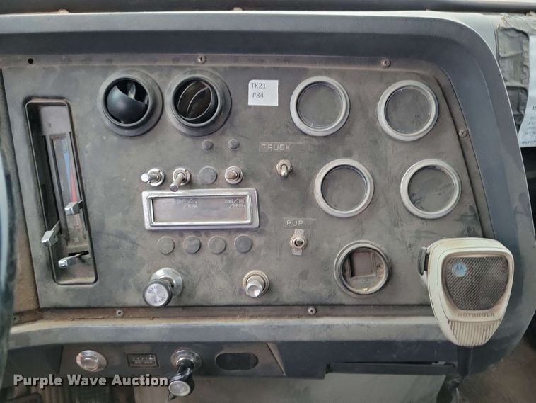 image for item DX6977 1989 Ford LT9000 dump truck