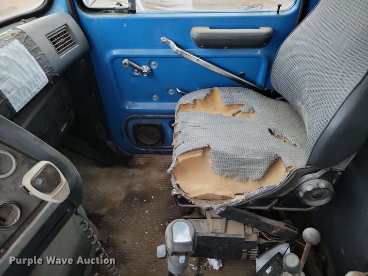 image for item DX6977 1989 Ford LT9000 dump truck