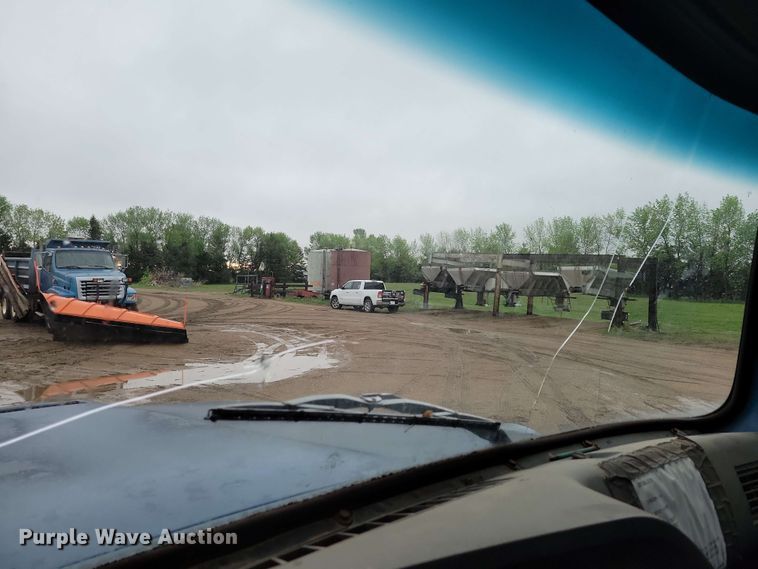 image for item DX6977 1989 Ford LT9000 dump truck