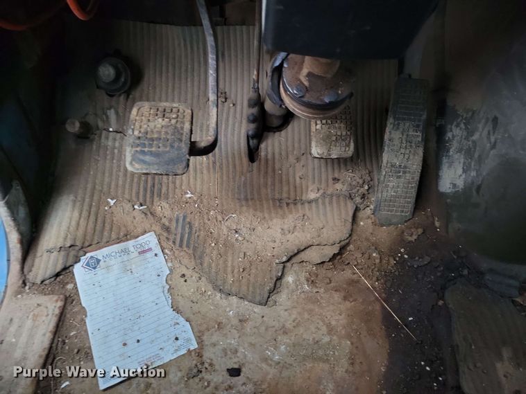 image for item DX6977 1989 Ford LT9000 dump truck