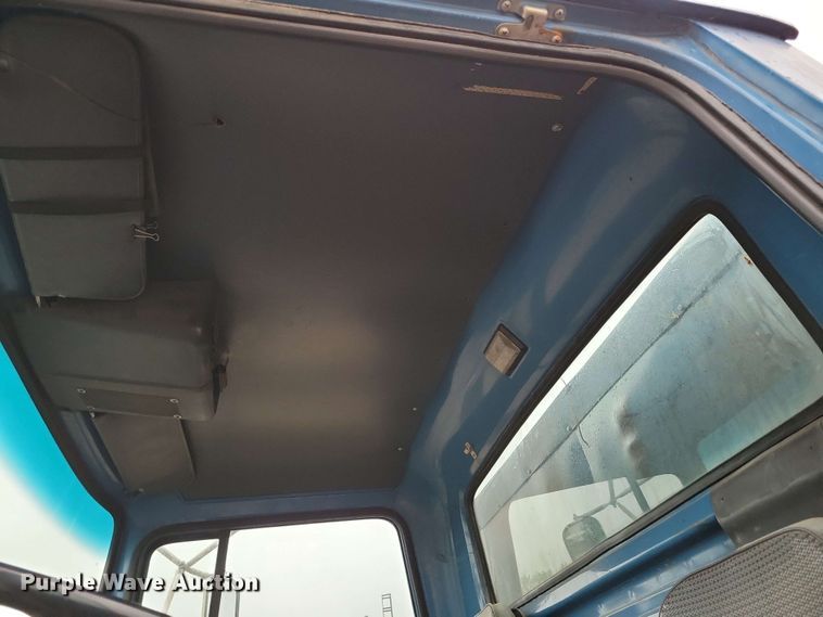 image for item DX6977 1989 Ford LT9000 dump truck