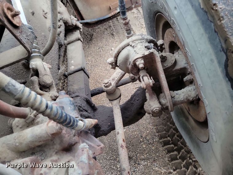 image for item DX6977 1989 Ford LT9000 dump truck