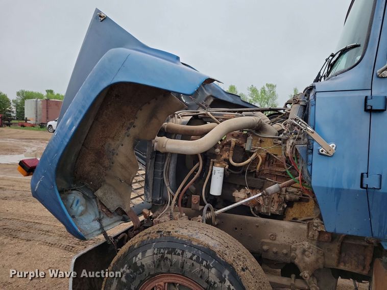 image for item DX6977 1989 Ford LT9000 dump truck