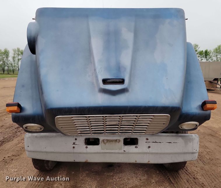 image for item DX6977 1989 Ford LT9000 dump truck