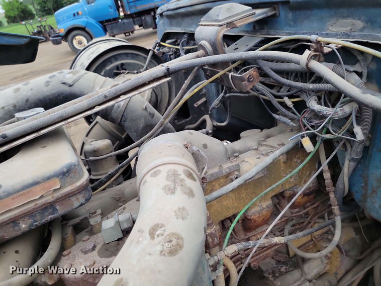 image for item DX6977 1989 Ford LT9000 dump truck