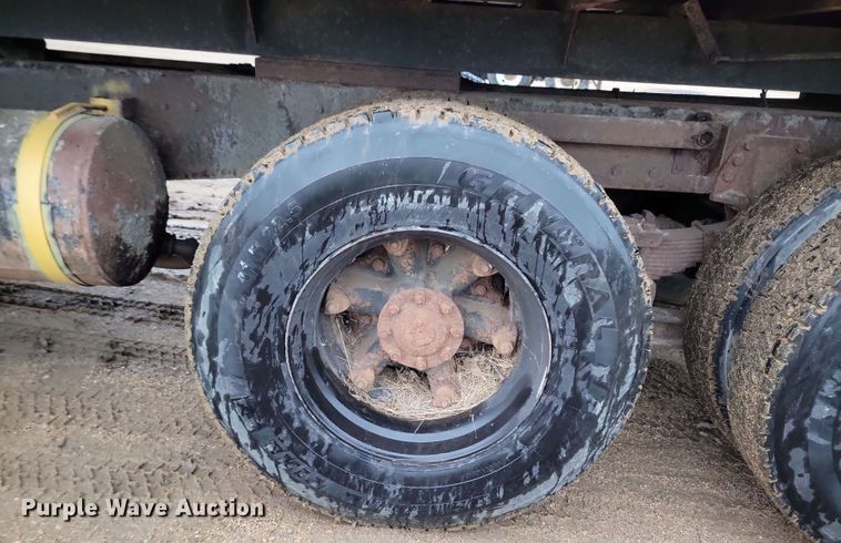 image for item DX6977 1989 Ford LT9000 dump truck