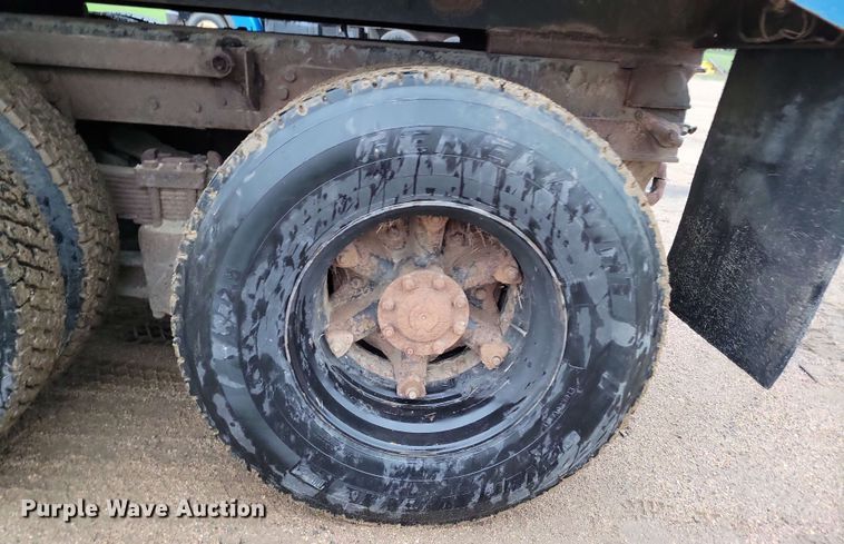 image for item DX6977 1989 Ford LT9000 dump truck