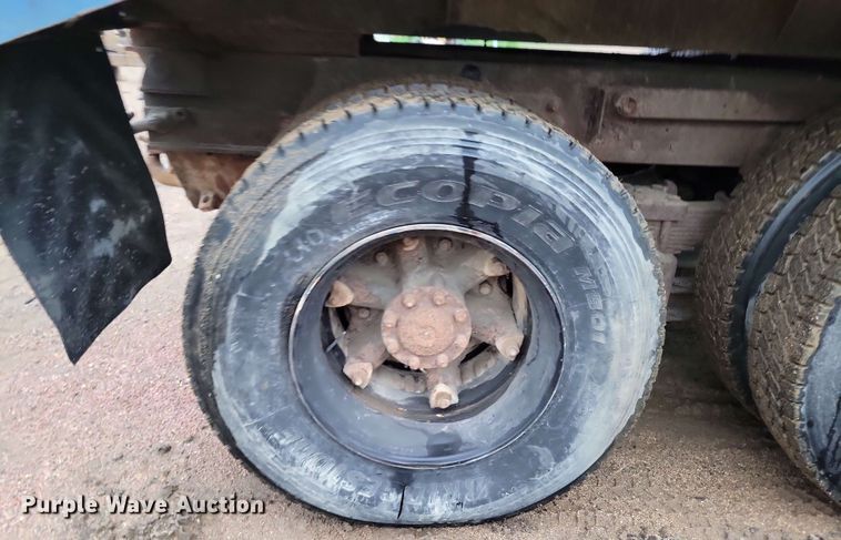 image for item DX6977 1989 Ford LT9000 dump truck